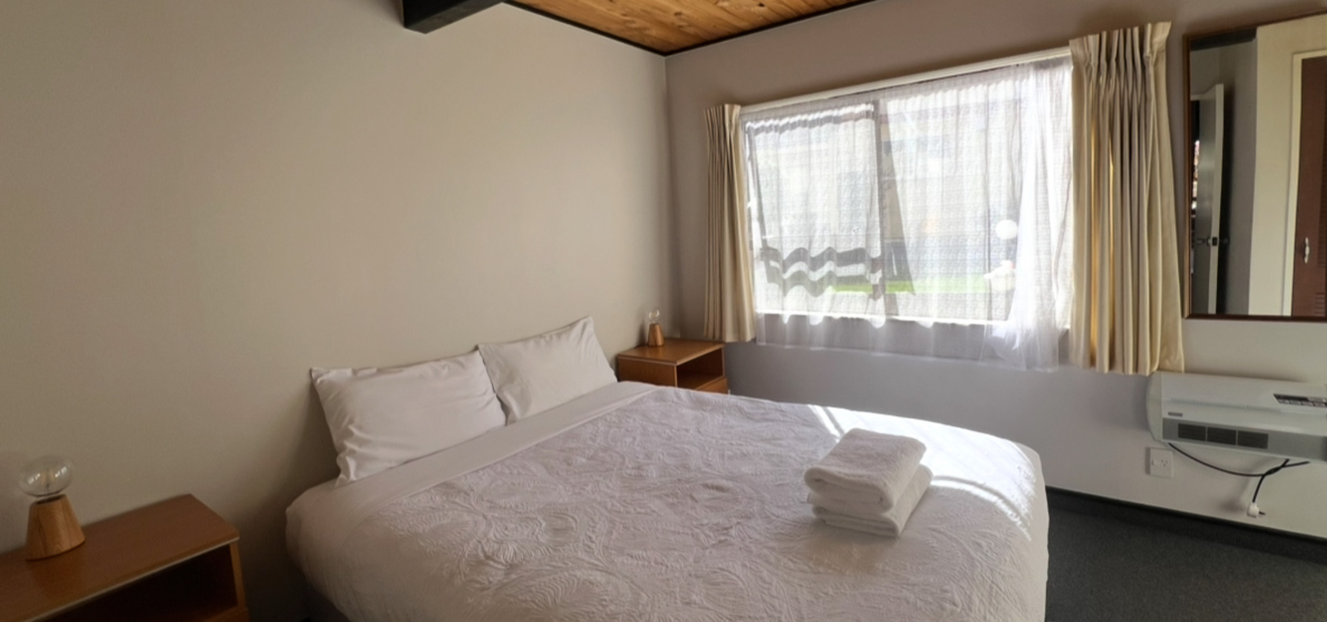 Mountain View Motel room 2